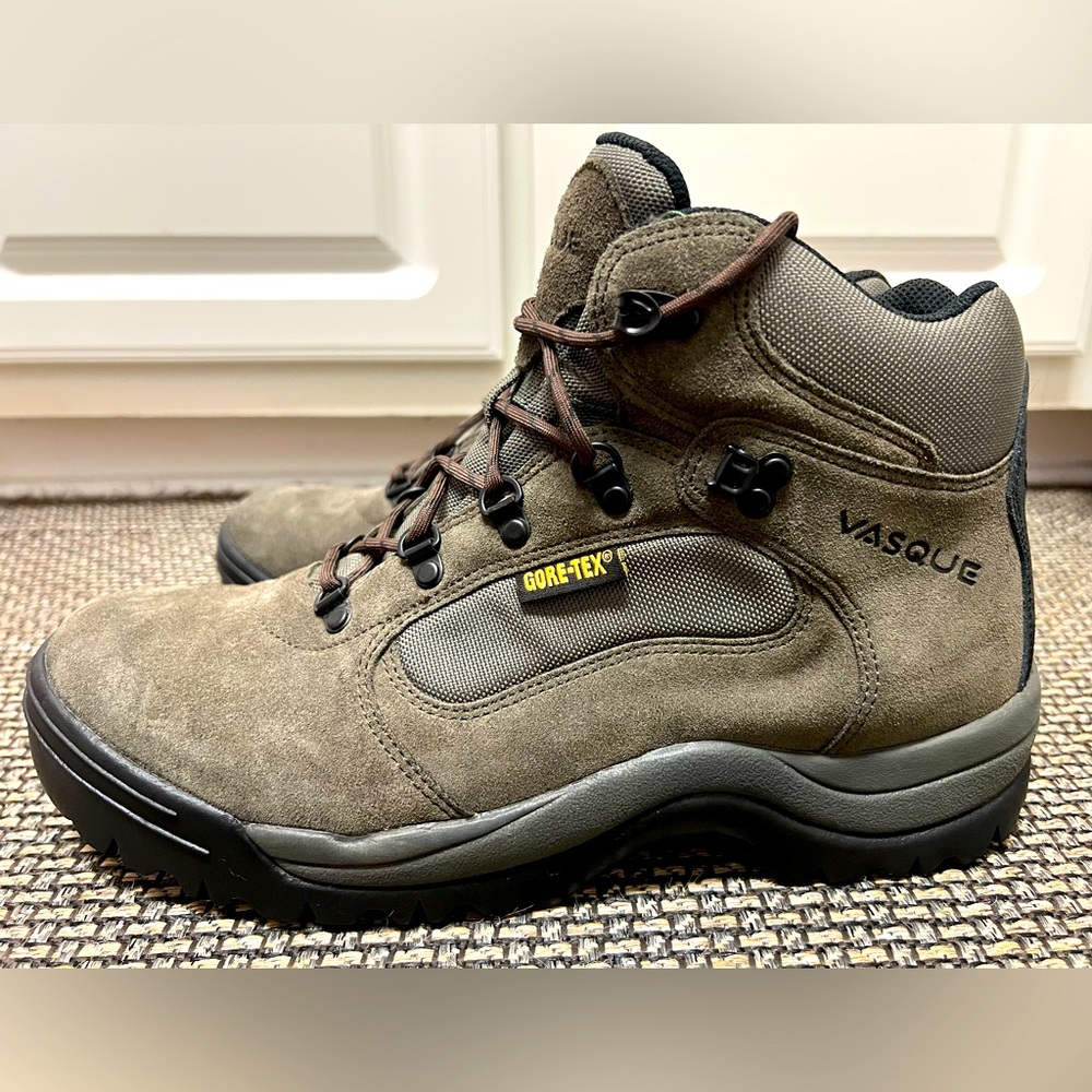 VASQUE Gore-Tex Skywalk Ranger Hiking Boots Mens 10/ Women 11.5. Minimal Wear
